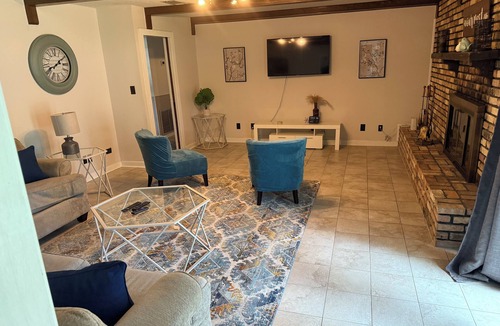 Northwest Pensacola House | Spacious Home Minutes Away From 2 or Amusement Park, Mall, & Downtown