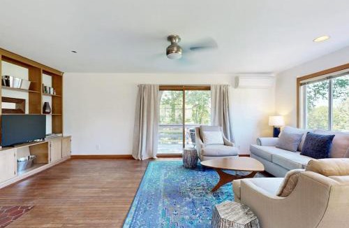 Cushing House | Spacious House with Modern Comforts and Nature