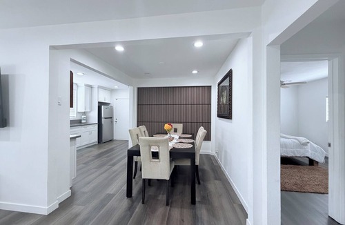 Palms House | Spacious luxury house with AC, Ethernet, pet friendly near Culver City