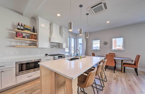 East Bayside House | Spacious Portland Home: Walk Downtown!