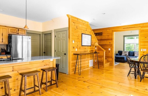 Otis House | Spacious Private Lake Retreat + 2 Guest Houses