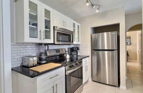 Siesta Key Condo | Spacious Renovated 1 Bedroom Siesta Key Beachside Vacation Rental Getaway