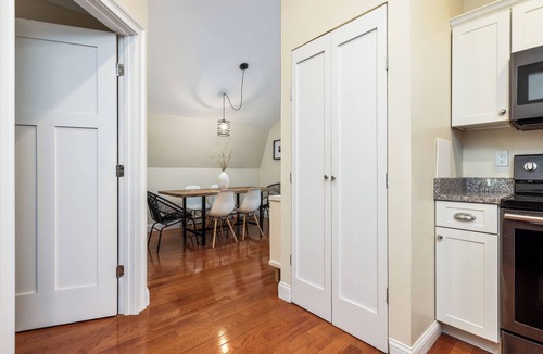 York Apartment | Spacious suite - close to everything + backyard 10 min to Portsmouth +Ogunquit