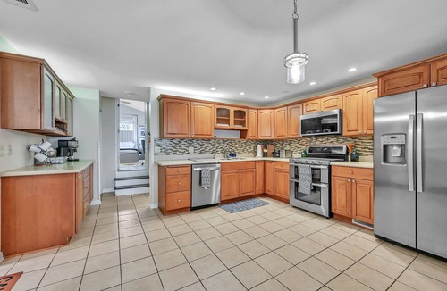 Cedar Lake House | Spacious water-facing 5-bedroom loft with backyard access to Cedar Lake
