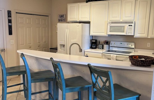Sunrise Beach Condo | Spacious waterfront 3-bedroom condo in pleasant Sunrise Beach with pool access