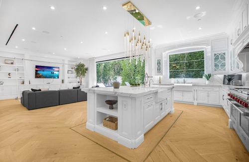 Melrose House | Spaulding Ave Farmhouse - Bespoke LA Home w/Pool & Home Theater