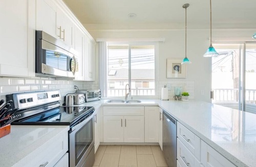 Crown Point House | SPECIAL! Luxury Family Townhome4, Walk to Beach, Garage, Crib