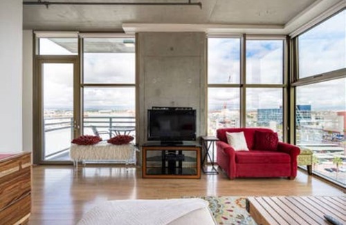 Downtown Las Vegas Condo | Spectacular 270 degree view- Clean and full of amenities