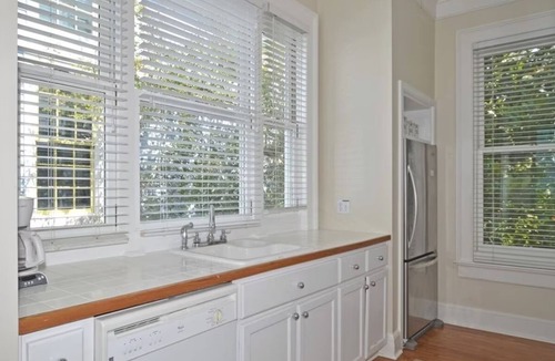 Watercolor House | Spin Echo Cottage: Crisp & Bright, 2 Bedroom Cottage, Sleeps 4 in Seaside FL!