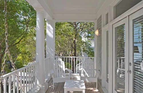 Watercolor House | Spin Echo Cottage: Crisp & Bright, 2 Bedroom Cottage, Sleeps 4 in Seaside FL!
