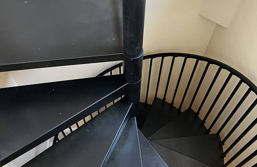 Azusa House | Spiral Staircase guest house