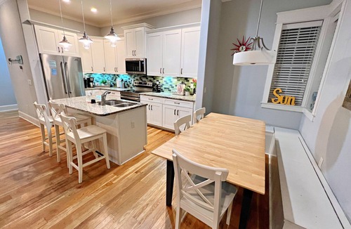 Lakeside at Blue Mountain Beach House | Spring & Summer dates available! 2 Primaries Walk to Beach