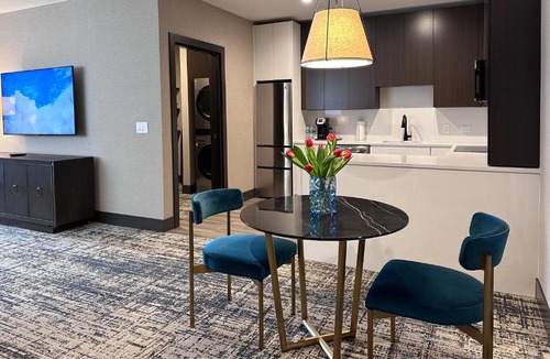 Chinatown Hotel | SpringHill Suites by Marriott Chicago Chinatown