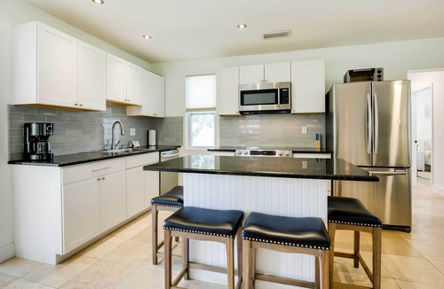 St. Augustine Beach Cottage | St Augustine Cottage w/Fire Pit - Walk to Pier!