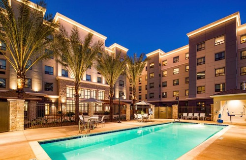 Irvine Business Complex Hotel | Staybridge Suites Irvine - John Wayne Airport by IHG