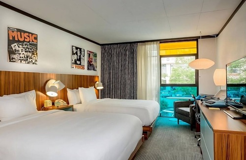 West Fens Hotel | Steps away from Fenway Park! 2 Pool View Units with Balcony! Pets Allowed, Pool!