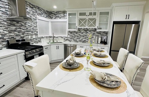 Westminster House | Steps to all of Little Saigon! Charming 3-bedroom house with WiFi and AC