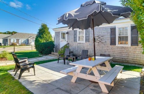 West Hyannisport House | Steps to Eats & Craigville Beach! Cape Cod Cottage