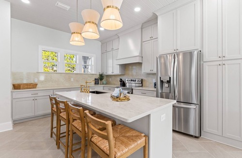 Holiday Beach House | Steps to Gulf | 4BR w/Private Pool, Putting Green, Fire Pit & Golf Simulator – Sleeps 14