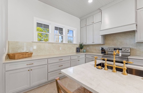 Holiday Beach House | Steps to Gulf | 4BR w/Private Pool, Putting Green, Fire Pit & Golf Simulator – Sleeps 14
