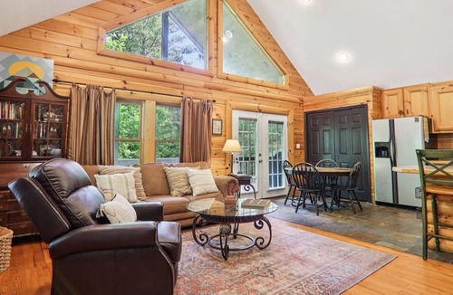 Mill Spring Cabin | Stonecrest Hideaway - Nature Meets Comfort