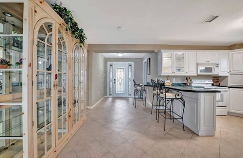 Independence Square Apartment | Stones Throw Beachfront Family Suite 3 Views