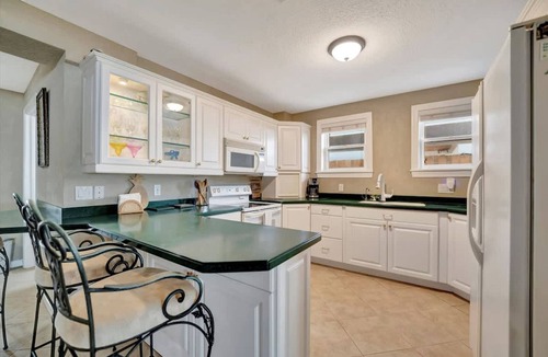 Independence Square Apartment | Stones Throw Beachfront Family Suite 3 Views
