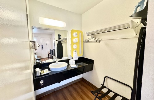Bellflower Hotel | Studio 6 Suites – Bellflower, Ca - Los Angeles