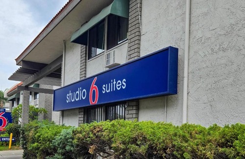 Santa Ana Hotel | Studio 6 Suites Santa Ana, CA