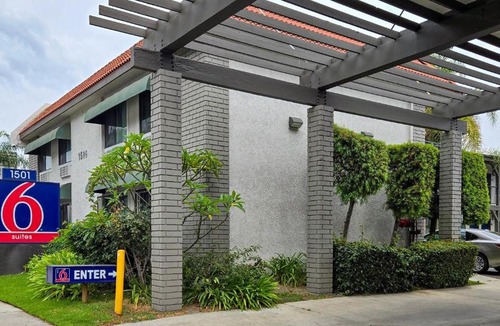 Santa Ana Hotel | Studio 6 Suites Santa Ana, CA