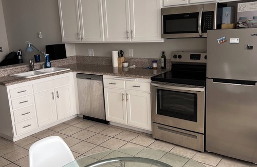 Beverly Grove Apartment | Studio Apartment