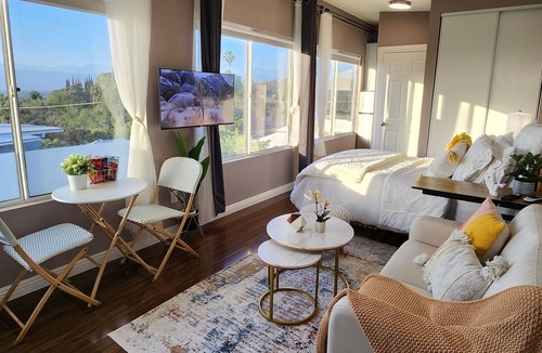Covina Cottage | Studio close to nature with view 可愛小屋，在市區裏的大自然 環境