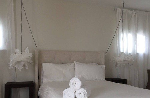 Larchmont Apartment | studio+PRIVATE+Courtyard+BBQ Walkscore 95 stroll to Larchmont village!!