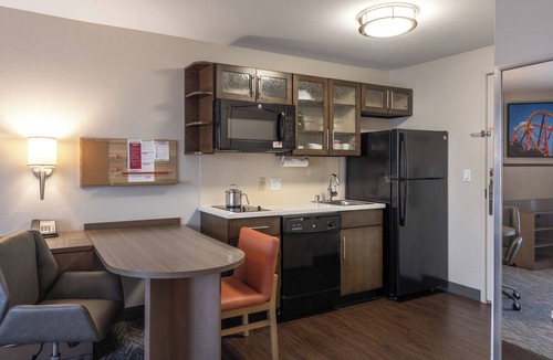 Anaheim Resort Hotel | Studio Suite | 1 Queen Bed | Full Kitchen | Near Anaheim Resort