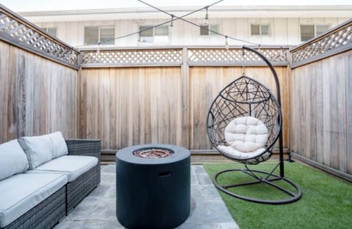Culver - West House | Stunning 2 bedroom townhouse w/pool + jacuzzi! 5 mins from beach!