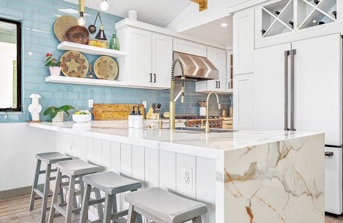 Balboa Island House | Stunning Balboa Island Home with Bayfront Balcony and Rooftop Deck