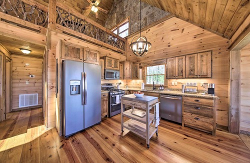 Morganton Cabin | Stunning Escape w/Loft, Hot Tub + Mtn Views!