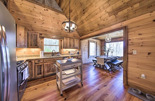 Morganton Cabin | Stunning Escape w/Loft, Hot Tub + Mtn Views!