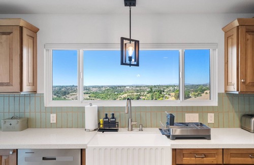 Fallbrook House | Stunning Fallbrook Retreat with Pool/Spa/PICKLEBALL/Games Room/Fire Pit & More!