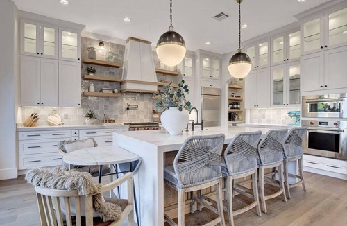 Las Vegas House | Stunning, Gated, Chef's Kitchen, Downstair's Master Suite