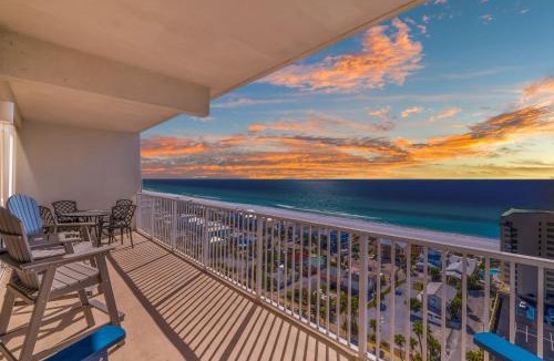 Panama City Beach Apartment | Stunning Ocean Views! Resort Beach Condo! Sleeps 8! by Dolce Vita Getaways PCB