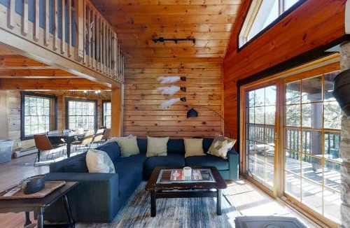 Boothbay Harbor House | Stunning & Spacious Log Cabin in the Woods