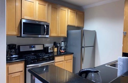 Downtown Los Angeles Apartment | Stylish 2BR/2BA Urban Getaway