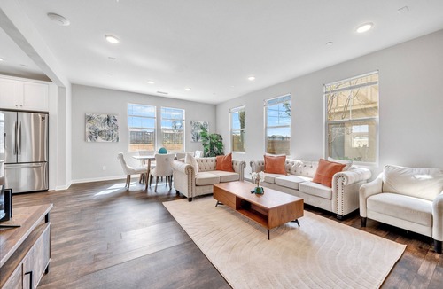 Ontario House | Stylish 4-Bedroom Home｜Peaceful Patio｜Pet-Friendly｜Perfect for Relocation #41414
