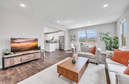 Ontario House | Stylish 4-Bedroom Home｜Peaceful Patio｜Pet-Friendly｜Perfect for Relocation #41414