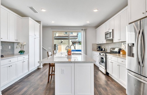 Ontario House | Stylish 4-Bedroom Home｜Peaceful Patio｜Pet-Friendly｜Perfect for Relocation #41414