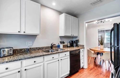 San Marco Condo | Stylish Condo - 2 block from San Marco