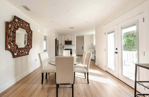 East Hollywood Apartment | Stylish Gated Retreat in East Hollywood w/Parking
