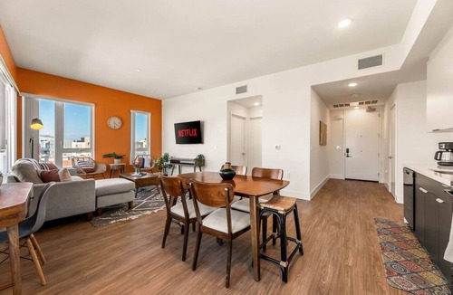 Little Tokyo Apartment | Stylish Haven with Scenic DTLA Views & Parking - Walking to Little Tokyo