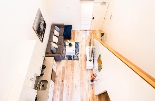 Wilshire Apartment | Stylish Loft in Hollywood Koreatown Area with Parking